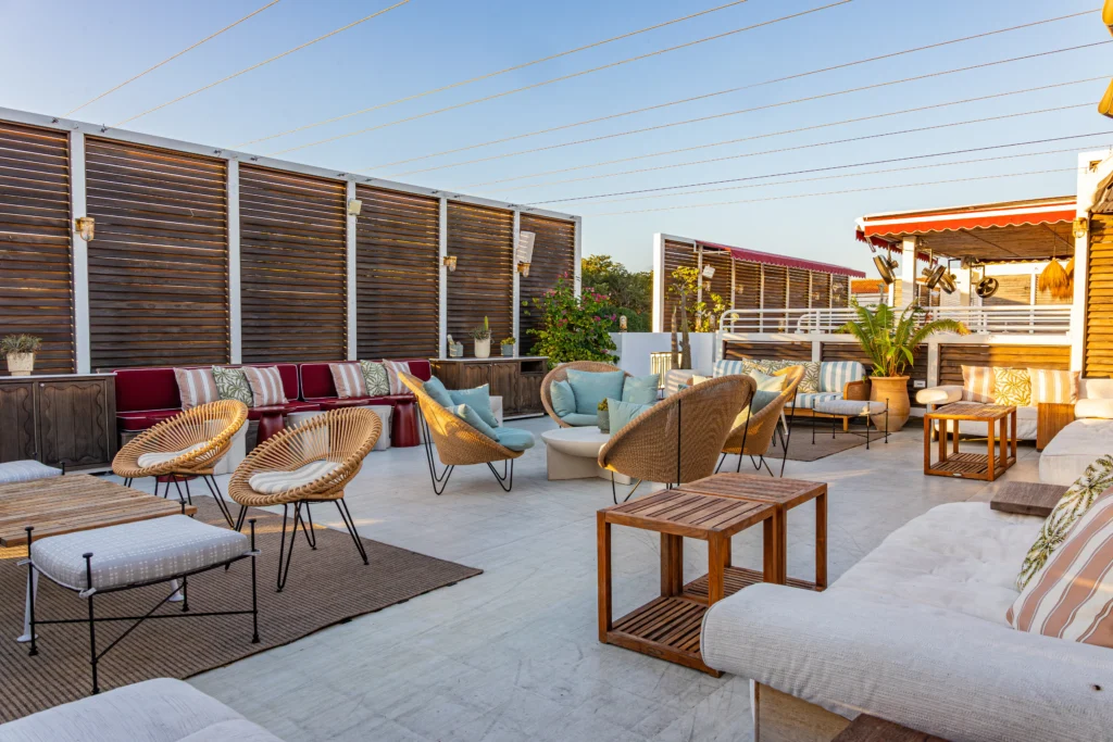 Esme Lounge